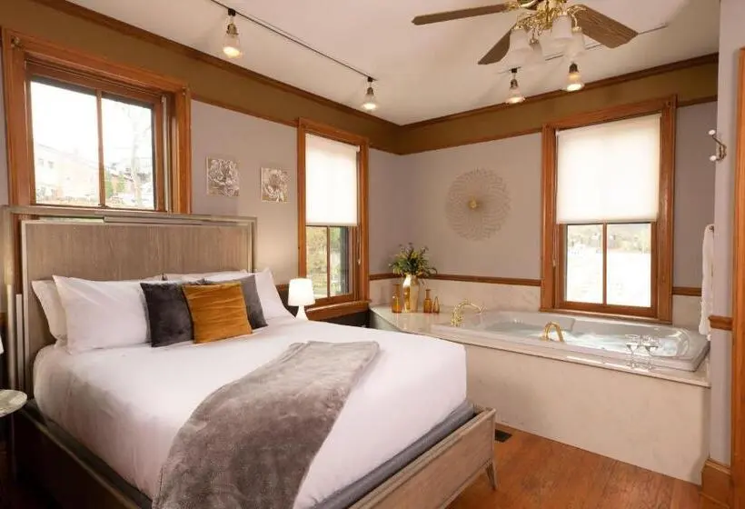 デラックススイート, Riverboat Suites