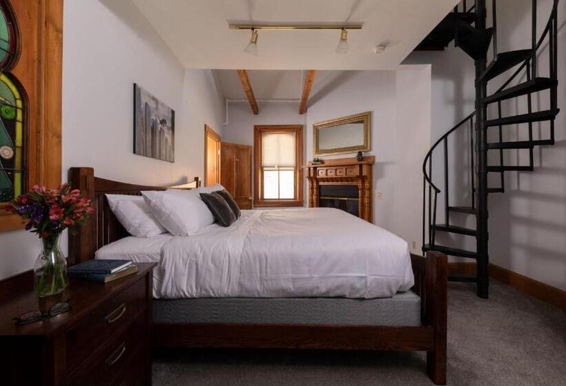 스위트 킹사이즈 침대, Riverboat Suites