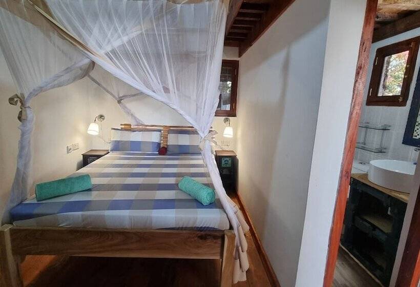 חדר אקונומי לשלושה, Salama & Mbuyuni Bungalows