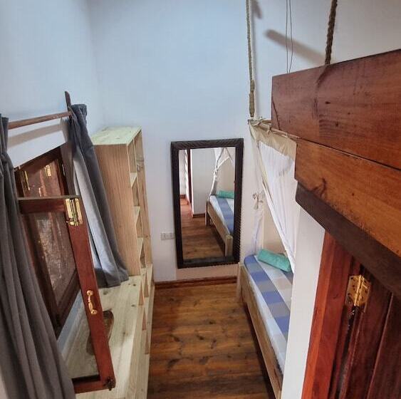 חדר אקונומי לשלושה, Salama & Mbuyuni Bungalows