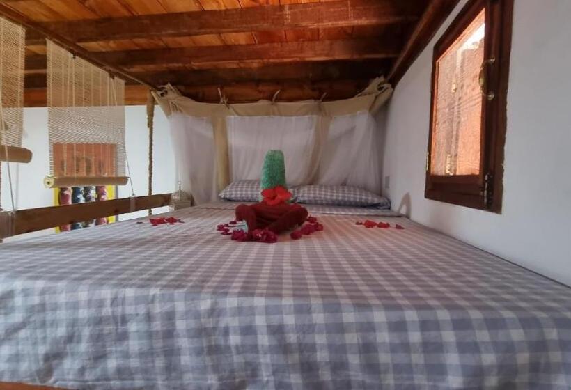 חדר אקונומי לשלושה, Salama & Mbuyuni Bungalows