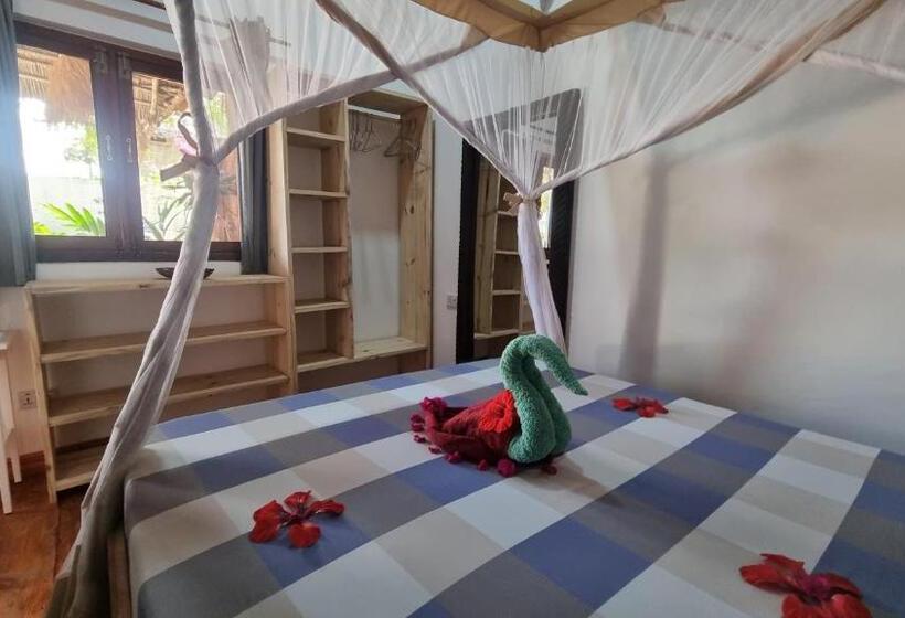 חדר אקונומי לשלושה, Salama & Mbuyuni Bungalows