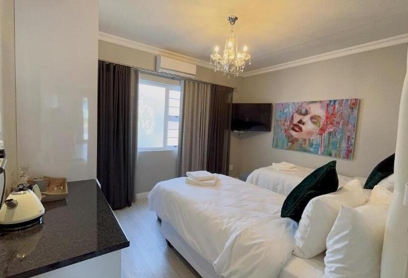 اتاق خانوادگی با چشم‌انداز دریا, Niche Guesthouse