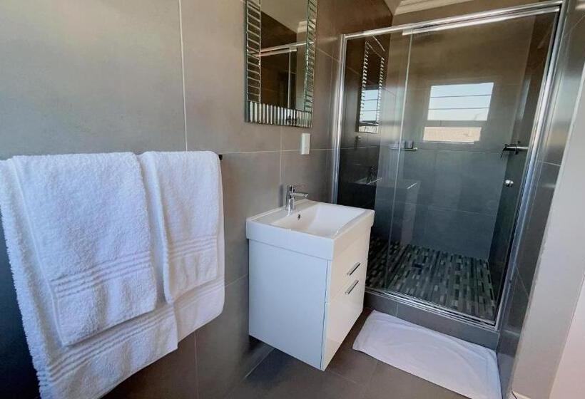 اتاق لوکس سه تخته, Niche Guesthouse