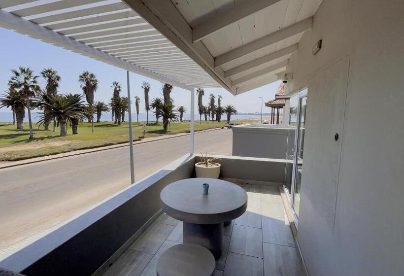 اتاق لوکس با بالکن و چشم‌انداز دریا, Niche Guesthouse
