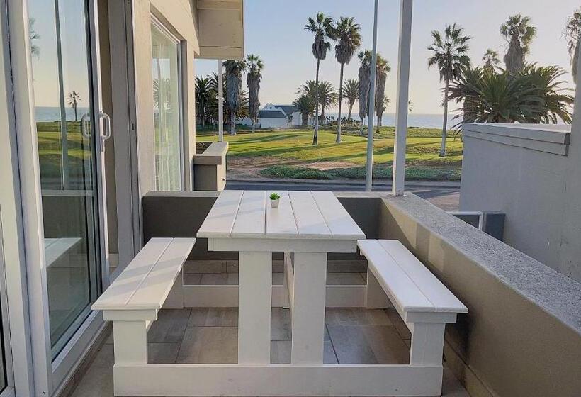 اتاق استاندارد با بالکن و چشم‌انداز دریا, Niche Guesthouse