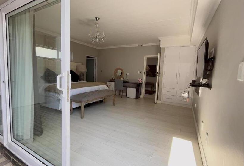 اتاق استاندارد با بالکن و چشم‌انداز دریا, Niche Guesthouse