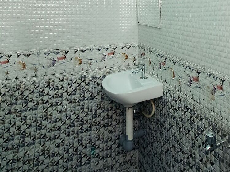 חדר סטנדרט, O Royal King