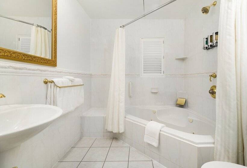 غرفة ديلوكس, Coachman's Inn, A Four Sisters Inn