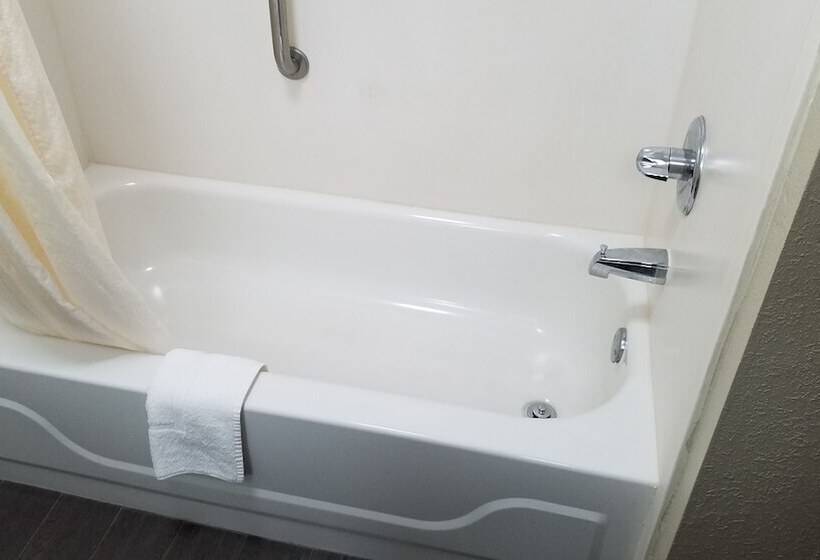 חדר סטנדרט שתי מיטות זוגיות, Quality Inn & Suites Canton, Ga