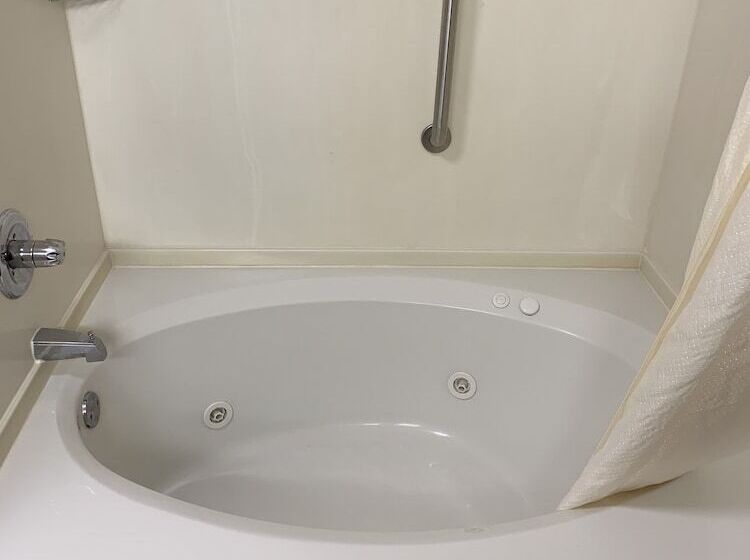סוויטה עם ג'קוזי, Quality Inn & Suites Canton, Ga