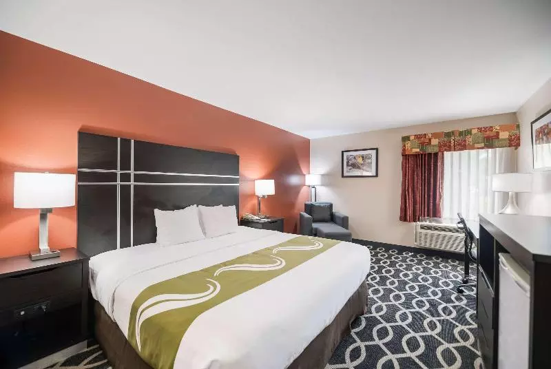 キングサイズベッドのスタンダードルーム, Quality Inn Jacksonville Near Little Rock Air Force Base