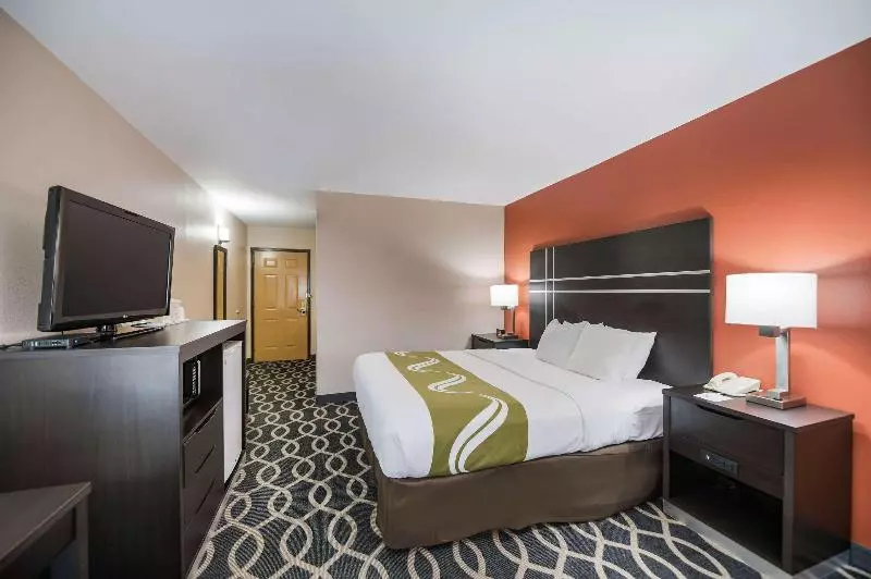 キングサイズベッドのスタンダードルーム, Quality Inn Jacksonville Near Little Rock Air Force Base