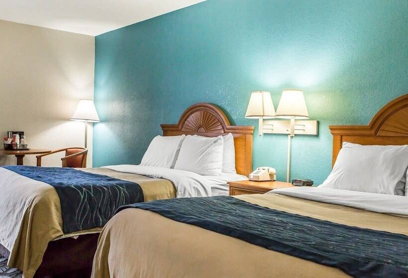 Номер Стандарт 2 Двуспальные Кровати, Quality Inn & Suites