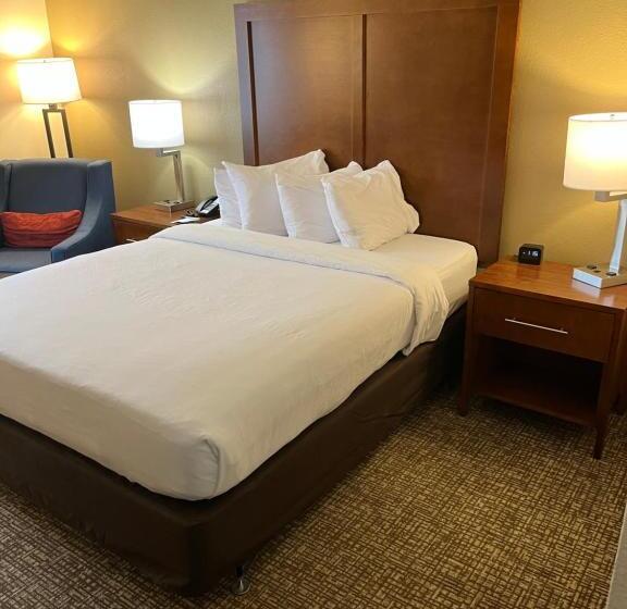 身障者適用クイーンサイズベッドルーム, Wingate By Wyndham Pittsburgh West Mifflin