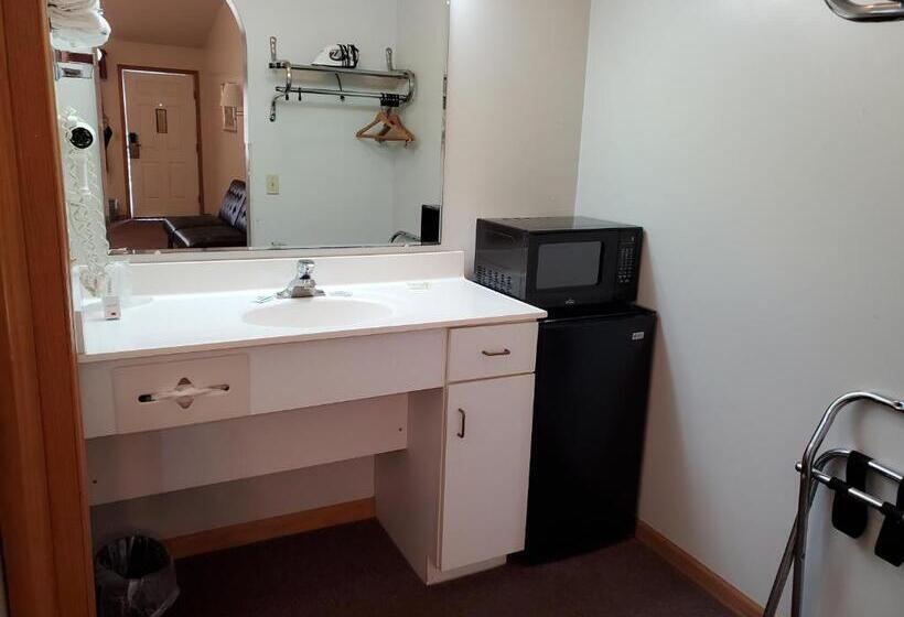 Deluxe Szoba Kind Size Bed, Bryan Inn