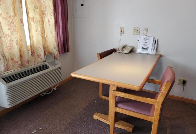 Deluxe Szoba Kind Size Bed, Bryan Inn