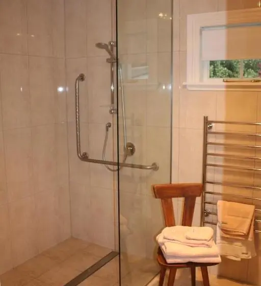キングサイズベッドのデラックススイート, Paheke Boutique Lodge