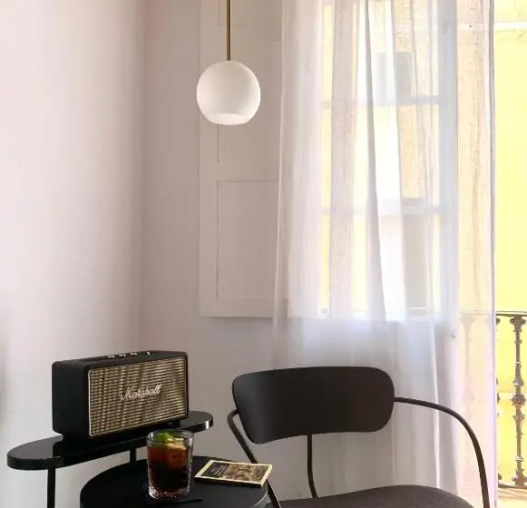 Habitación Deluxe con Balcón, Fragile
