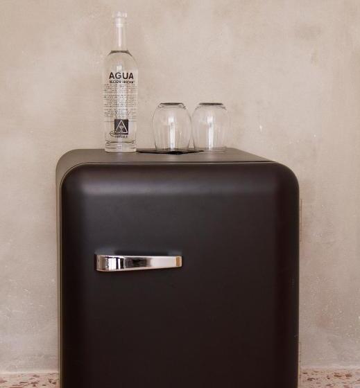 اتاق استاندارد اینتریور, Fragile