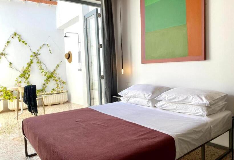 اتاق استاندارد اینتریور, Fragile