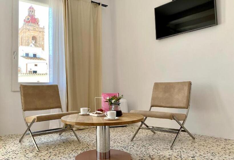 سوییت جونیور با بالکن, Fragile