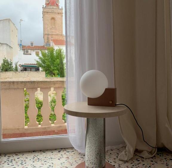 سوییت جونیور با بالکن, Fragile