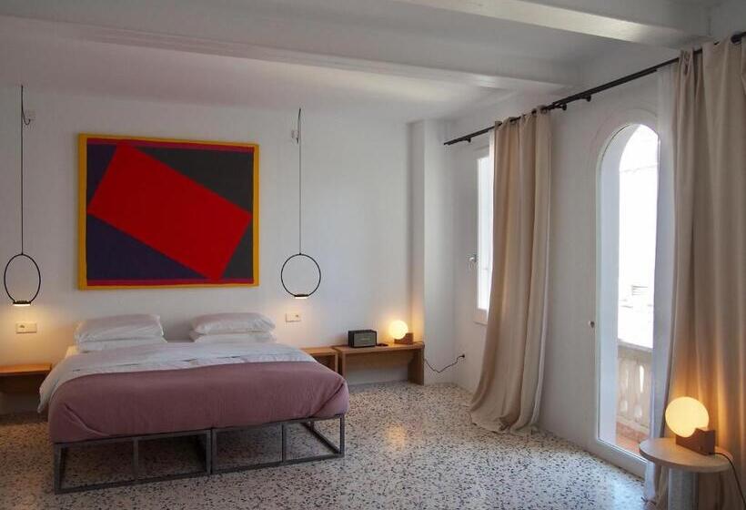 سوییت جونیور با بالکن, Fragile