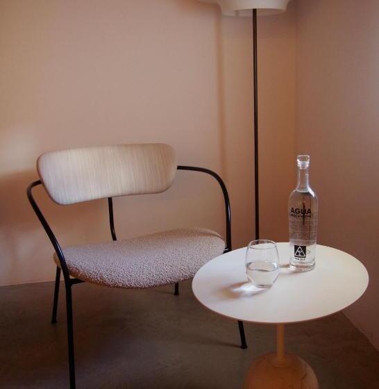 اتاق استاندارد با تراس, Fragile