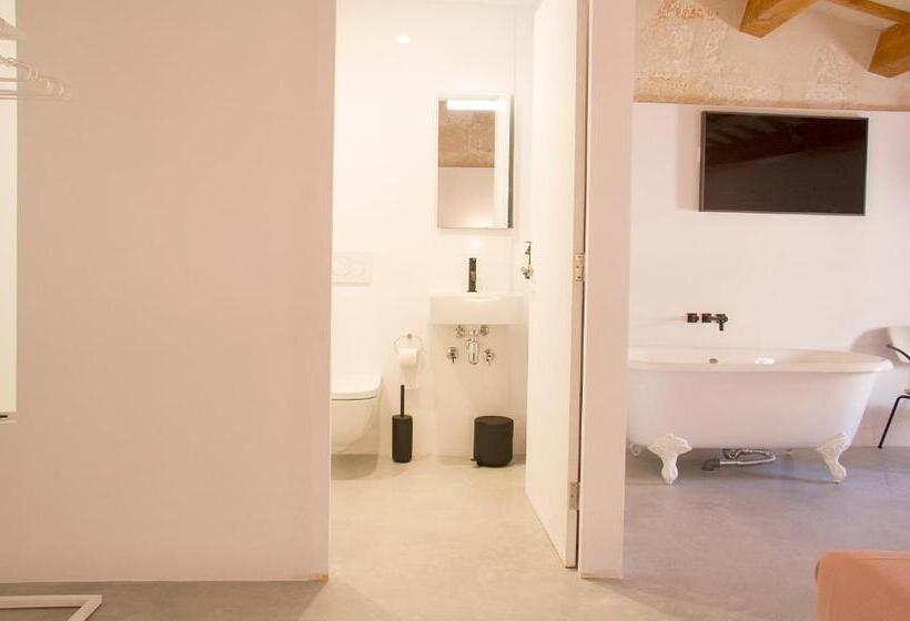 اتاق استاندارد با تراس, Fragile