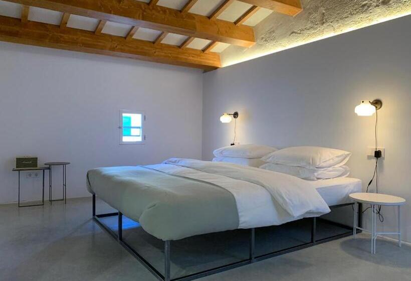 اتاق استاندارد با تراس, Fragile