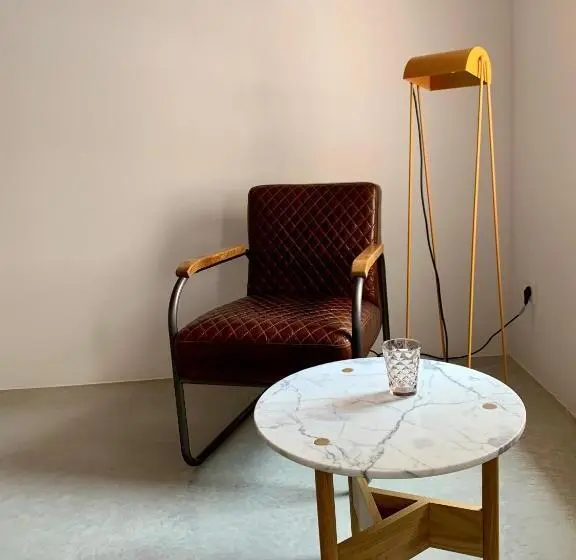 Habitación Deluxe, Fragile