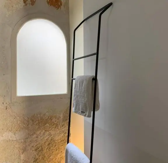 Habitación Deluxe, Fragile