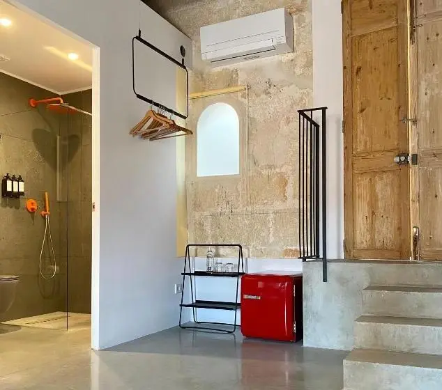 Habitación Deluxe, Fragile