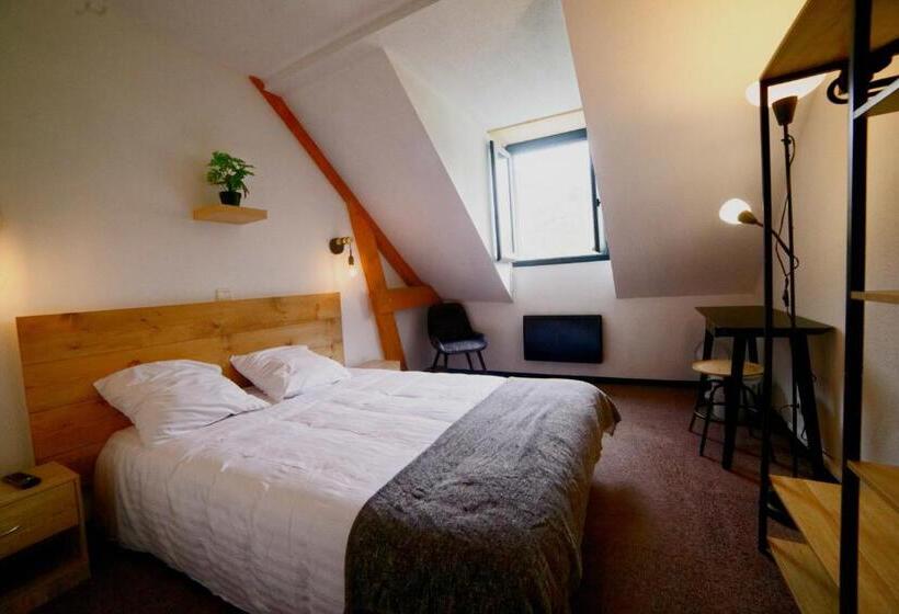 غرفة قياسية مطلة على الجبل, Le Permayou