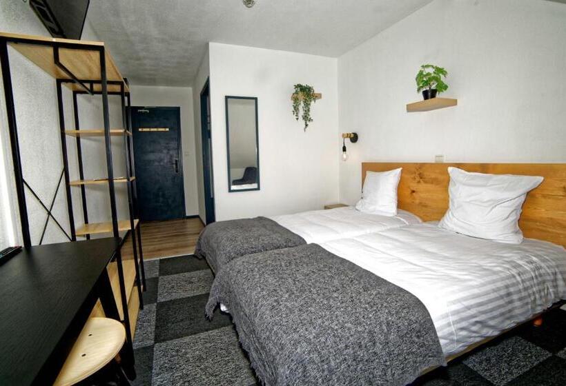 غرفة قياسية مطلة على الجبل, Le Permayou