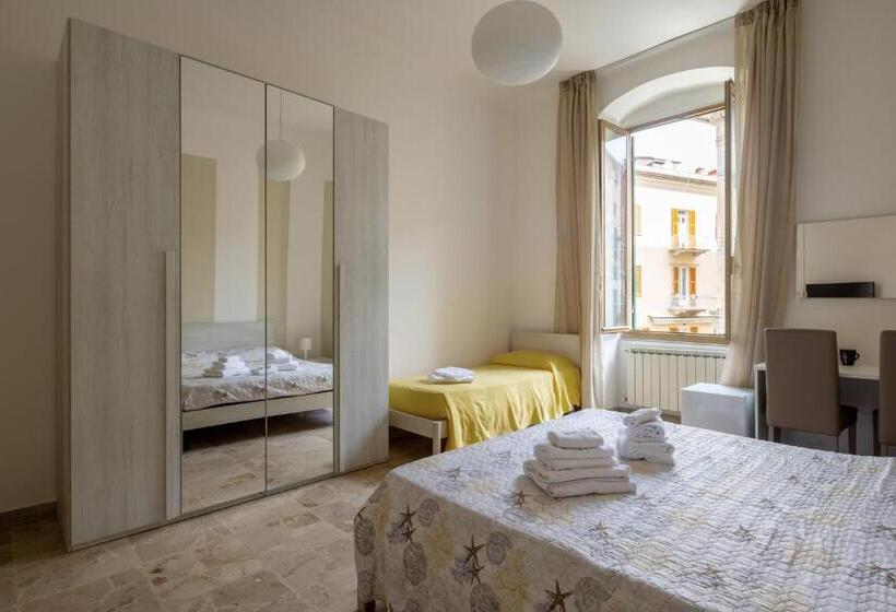 اتاق استاندارد با سرویس بهداشتی مشترک, Blu Sea Rooms