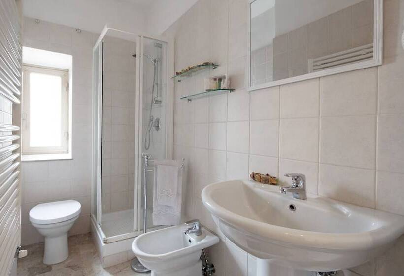 اتاق استاندارد با سرویس بهداشتی مشترک, Blu Sea Rooms