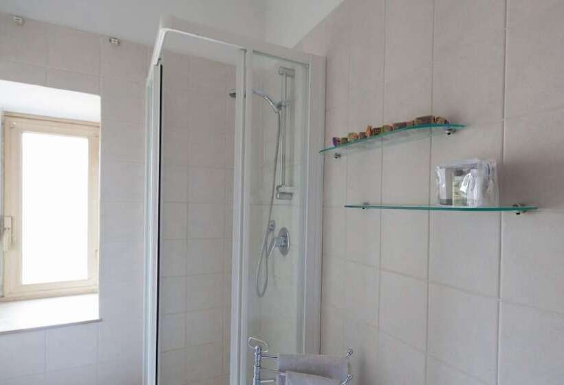 اتاق استاندارد با سرویس بهداشتی مشترک, Blu Sea Rooms