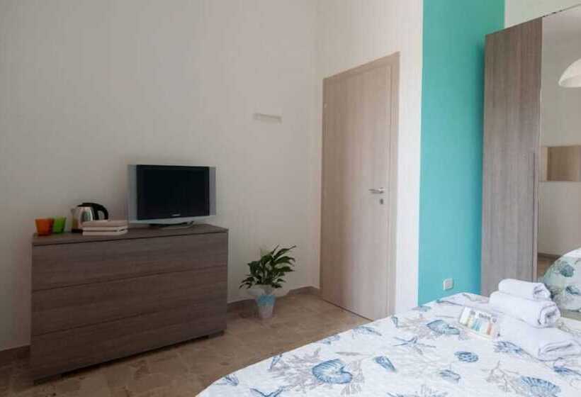 اتاق استاندارد با سرویس بهداشتی مشترک, Blu Sea Rooms