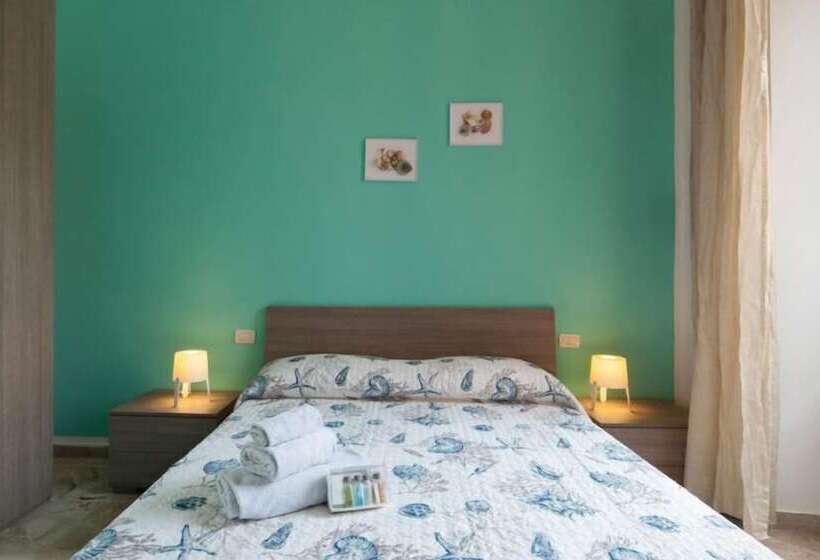 اتاق استاندارد با سرویس بهداشتی مشترک, Blu Sea Rooms