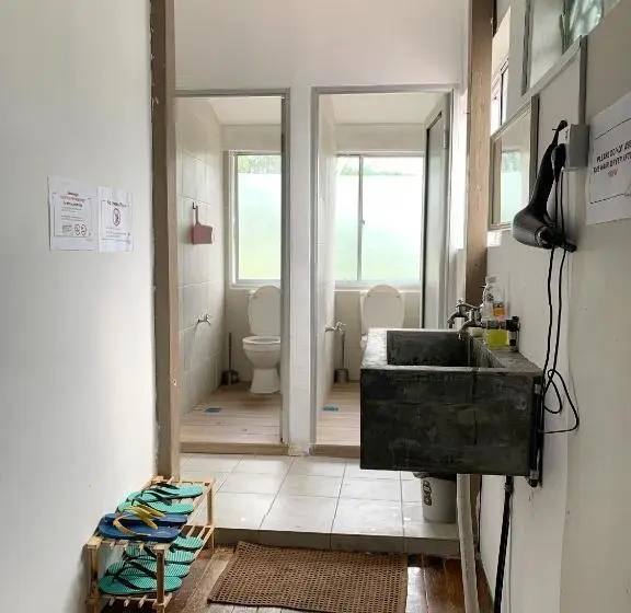 اتاق سوپریور با تخت بزرگ, Hornbill's Nest Kuching