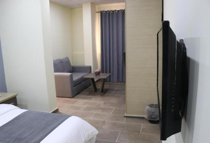 اتاق لوکس, The Cate House