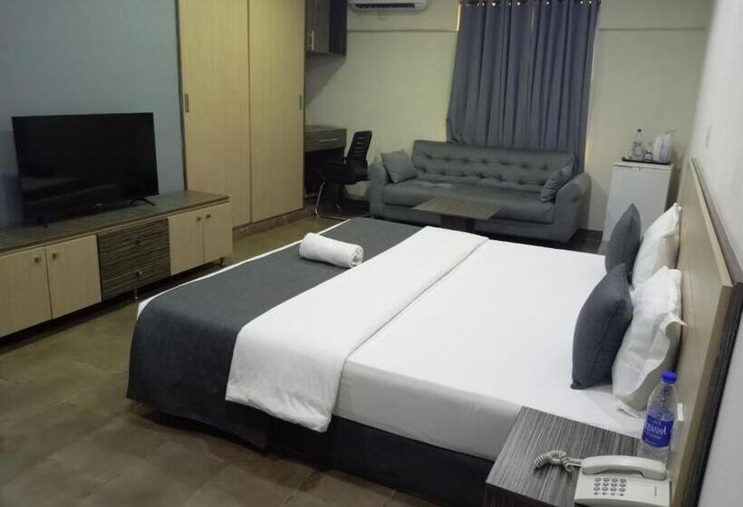 اتاق لوکس, The Cate House