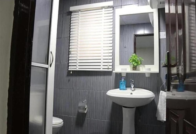 اتاق لوکس, The Cate House