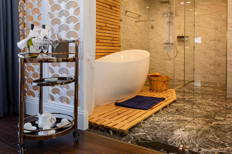 سوییت با چشمانداز دریا, Erica Nha Trang