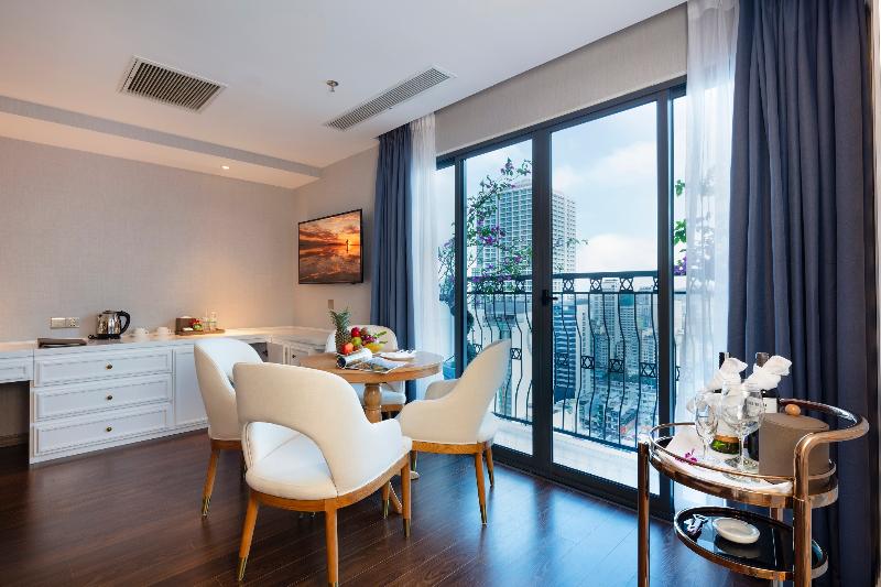 سوییت با چشمانداز دریا, Erica Nha Trang