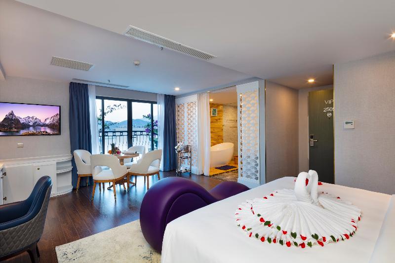 سوییت با چشمانداز دریا, Erica Nha Trang