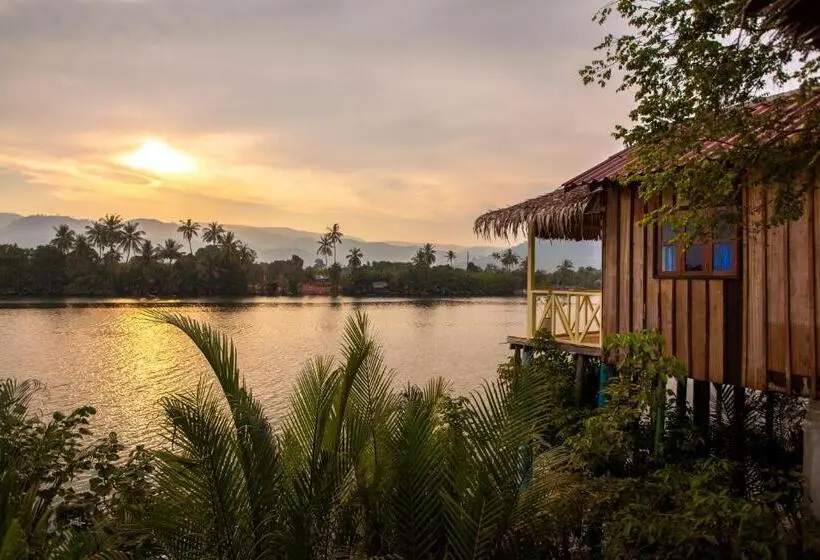 بانگلوی استاندارد, Green Mango Bungalows