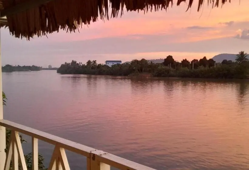 بانگلوی استاندارد, Green Mango Bungalows